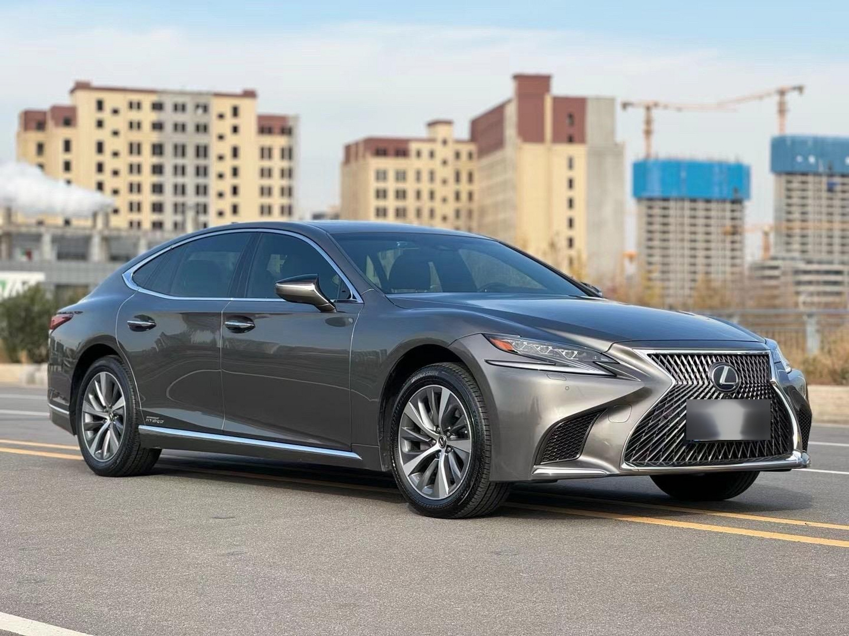 2020款雷克萨斯ls500h卓越版国Ⅵ,3.