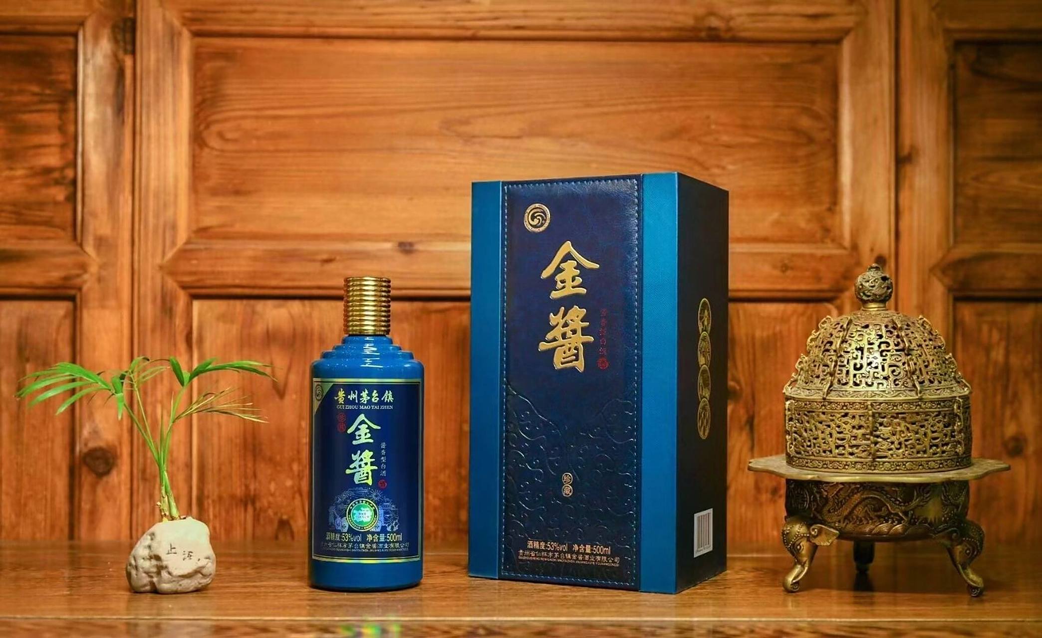 5年基酒 9年以上老酒勾调 颜色一浅一深,酱味一淡一浓