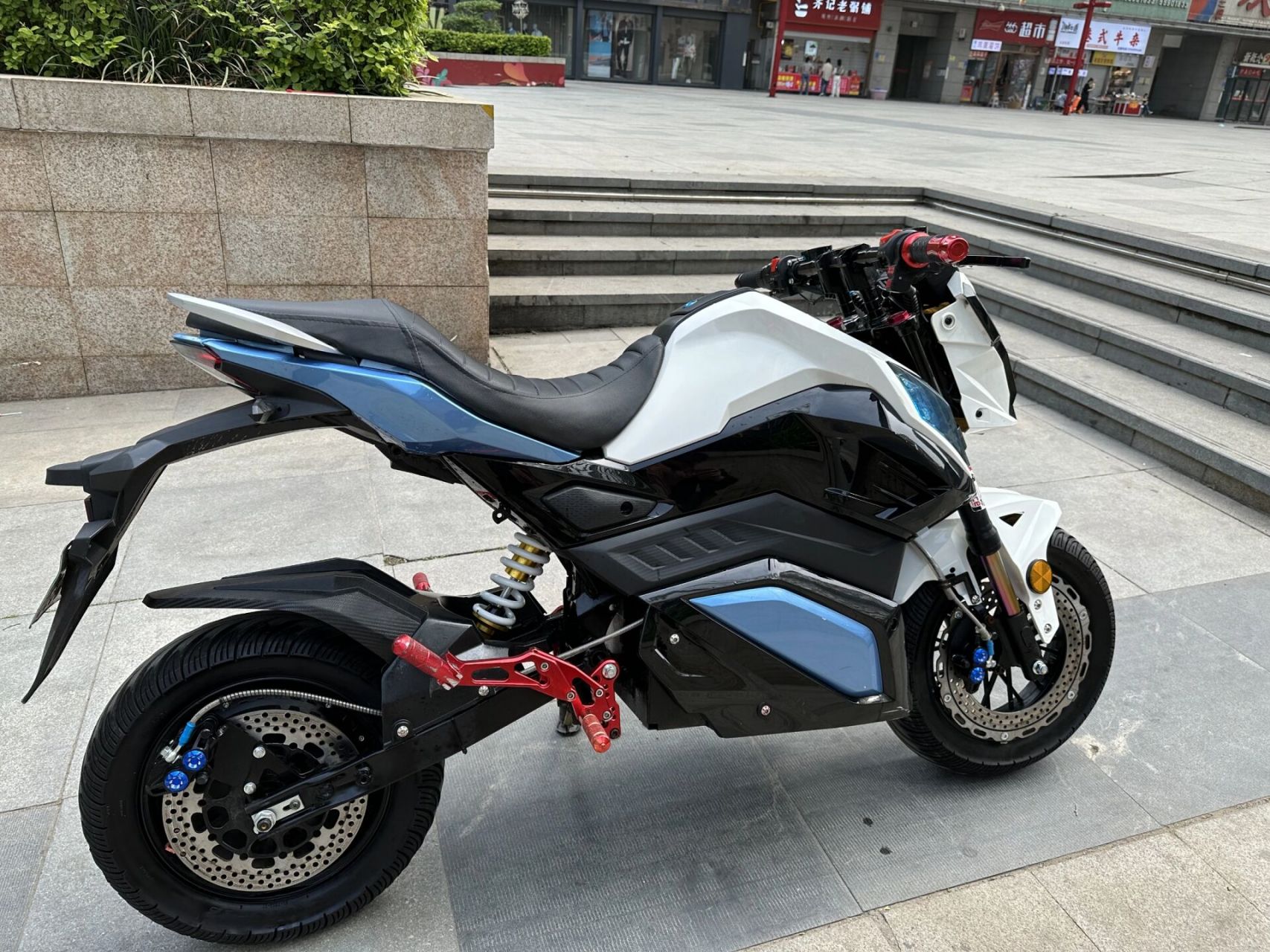 小猴子电动车 九九成新高配二手z6小猴子电摩,此车升级兰德7280s控制