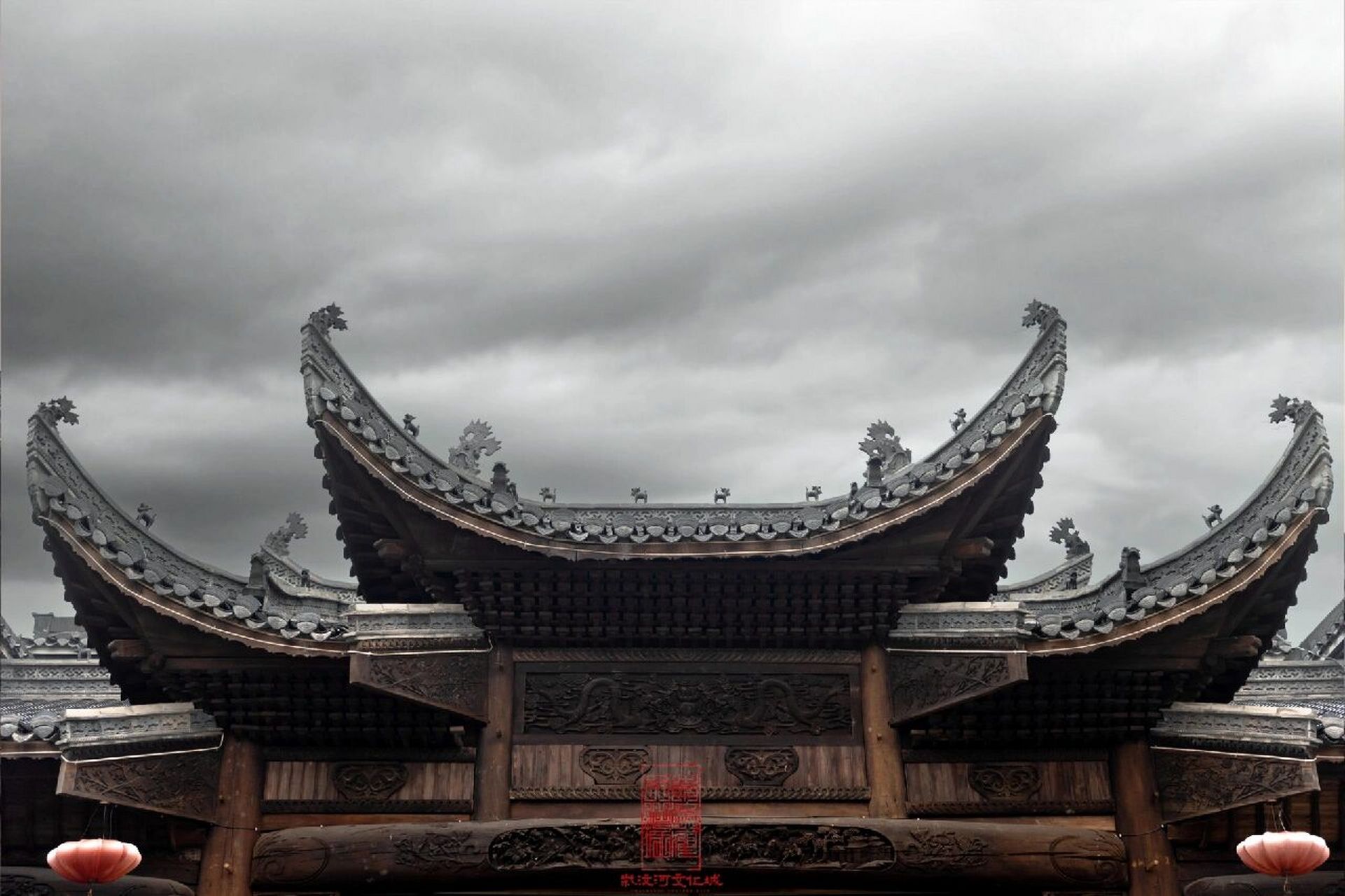 【徽派古建筑详解——飞檐】 飞檐,指的是中国传统建筑屋面中的转角处