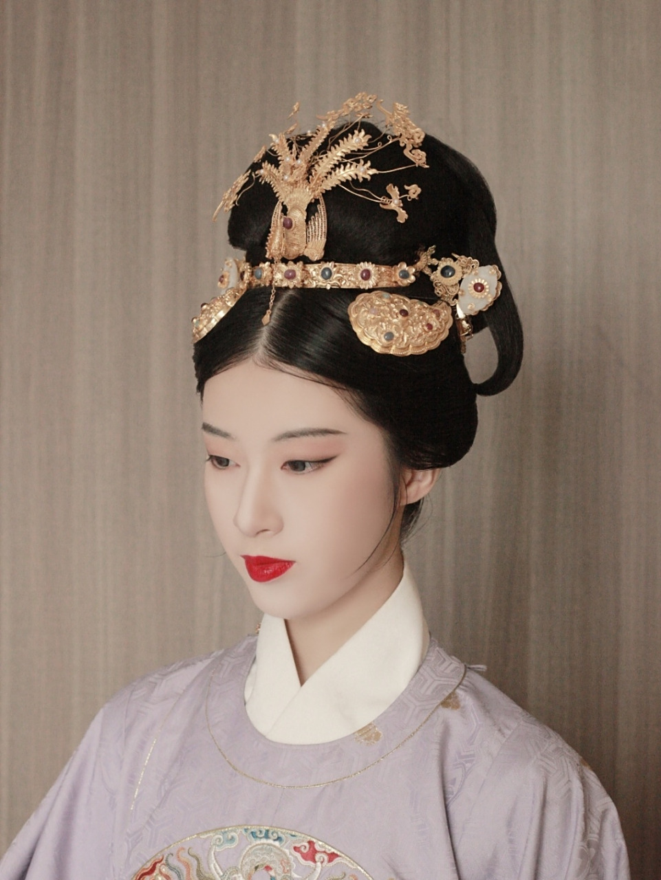 明制‖汉服妆造‖万宝德‖长沙约妆 一个端庄贵气的明制造型 因为需要