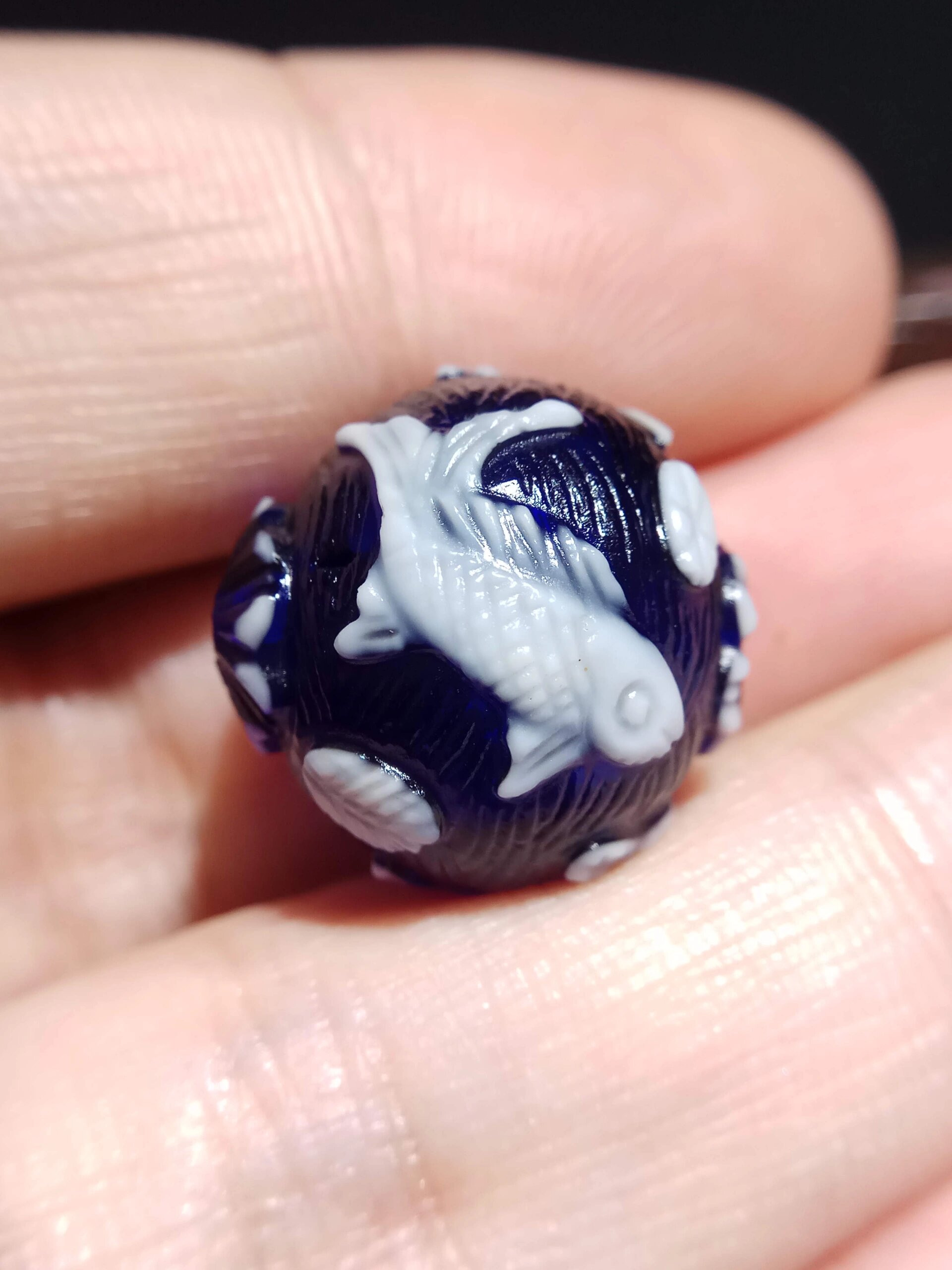浅浮雕鱼纹琉璃珠    【琉璃珠】299 套料 套色,02 02珠子是空心