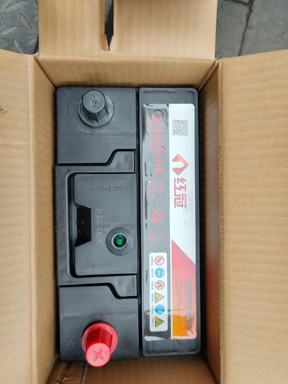 12款本田crv到店检查电瓶,车主为爱车更换红冠电瓶一块45l,感谢车主