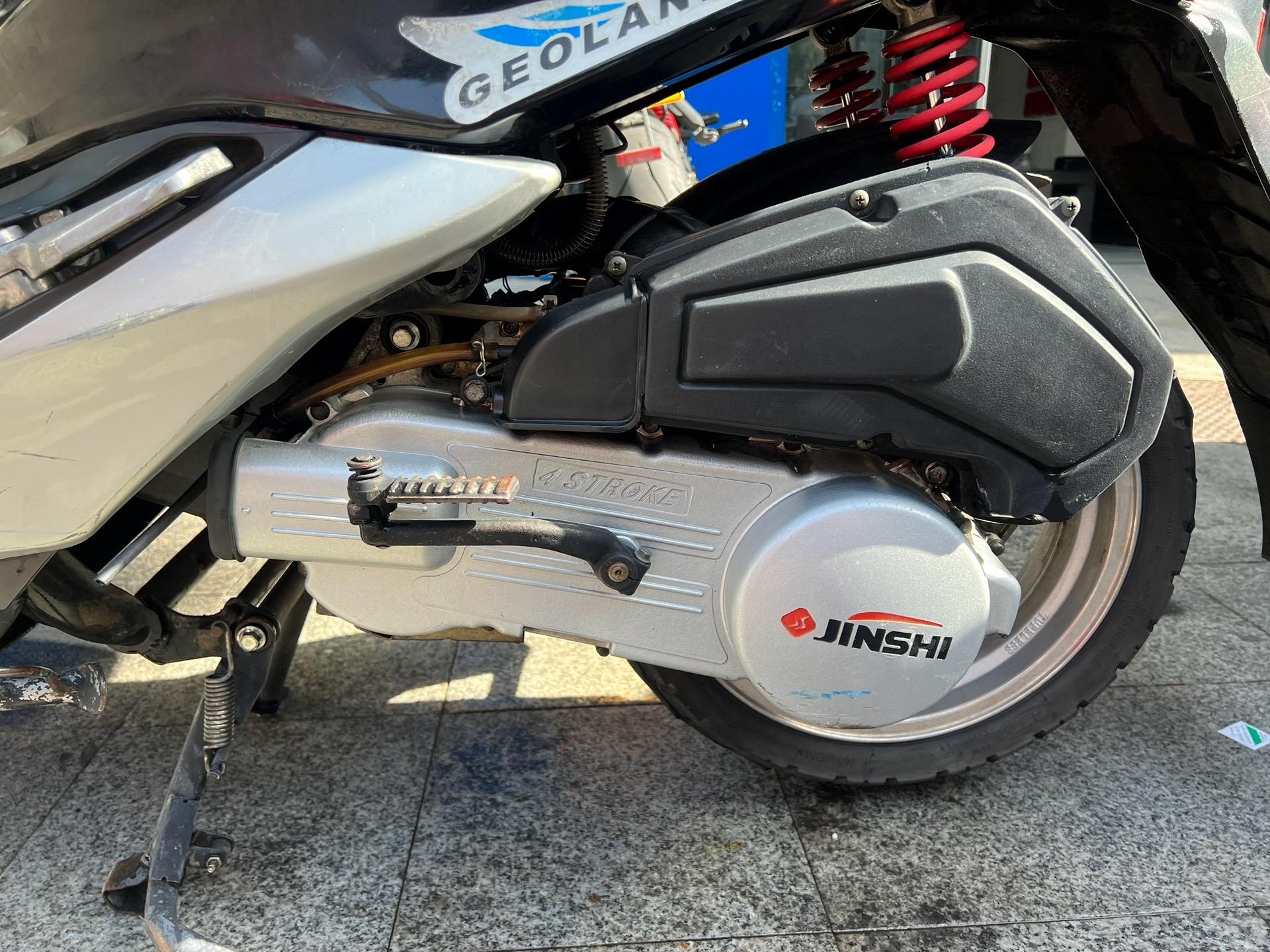 金翌牌150踏板车,加装尾箱两个手机支架,改装手把堵头,坐垫套子,手续