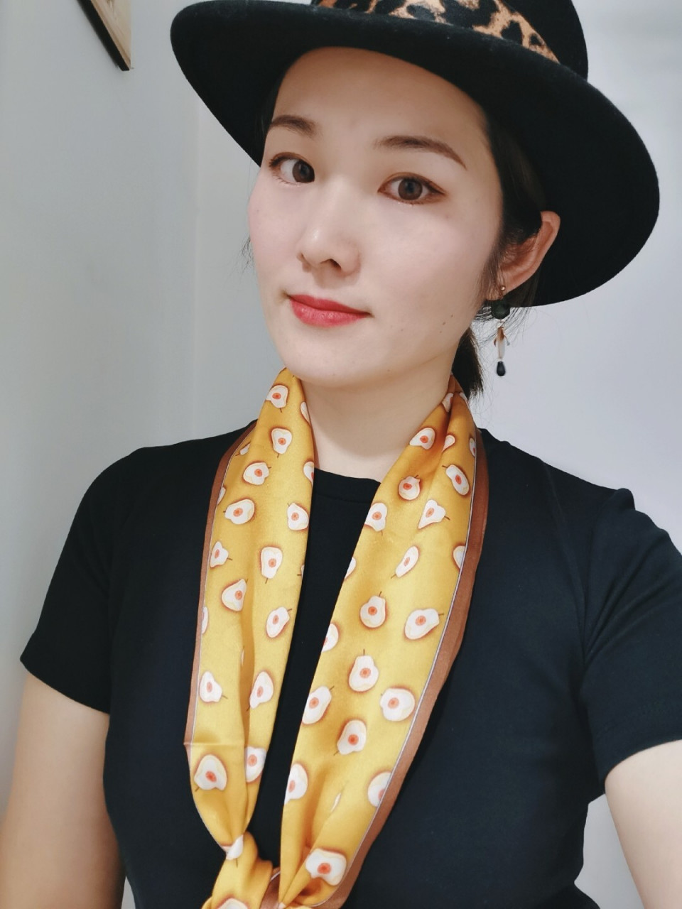 长条丝巾系法(一) 非常简单的系法,先发个图片!