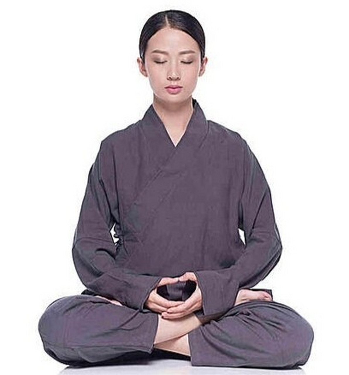 按照打坐姿势来说,打坐分为自由盘腿,散盘打坐,单盘打坐,双盘打坐四种