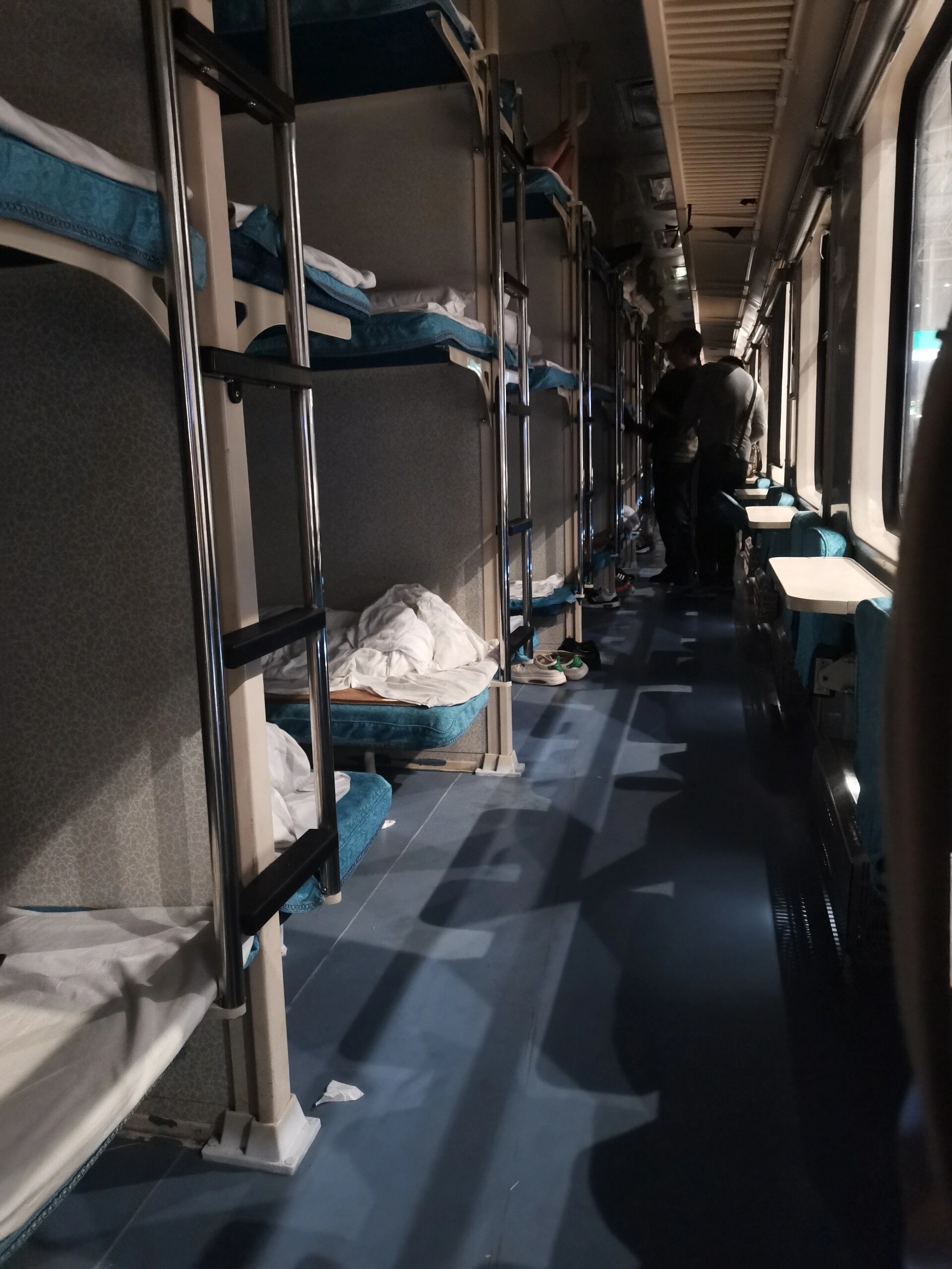 "火车硬卧---睡一觉就到了"