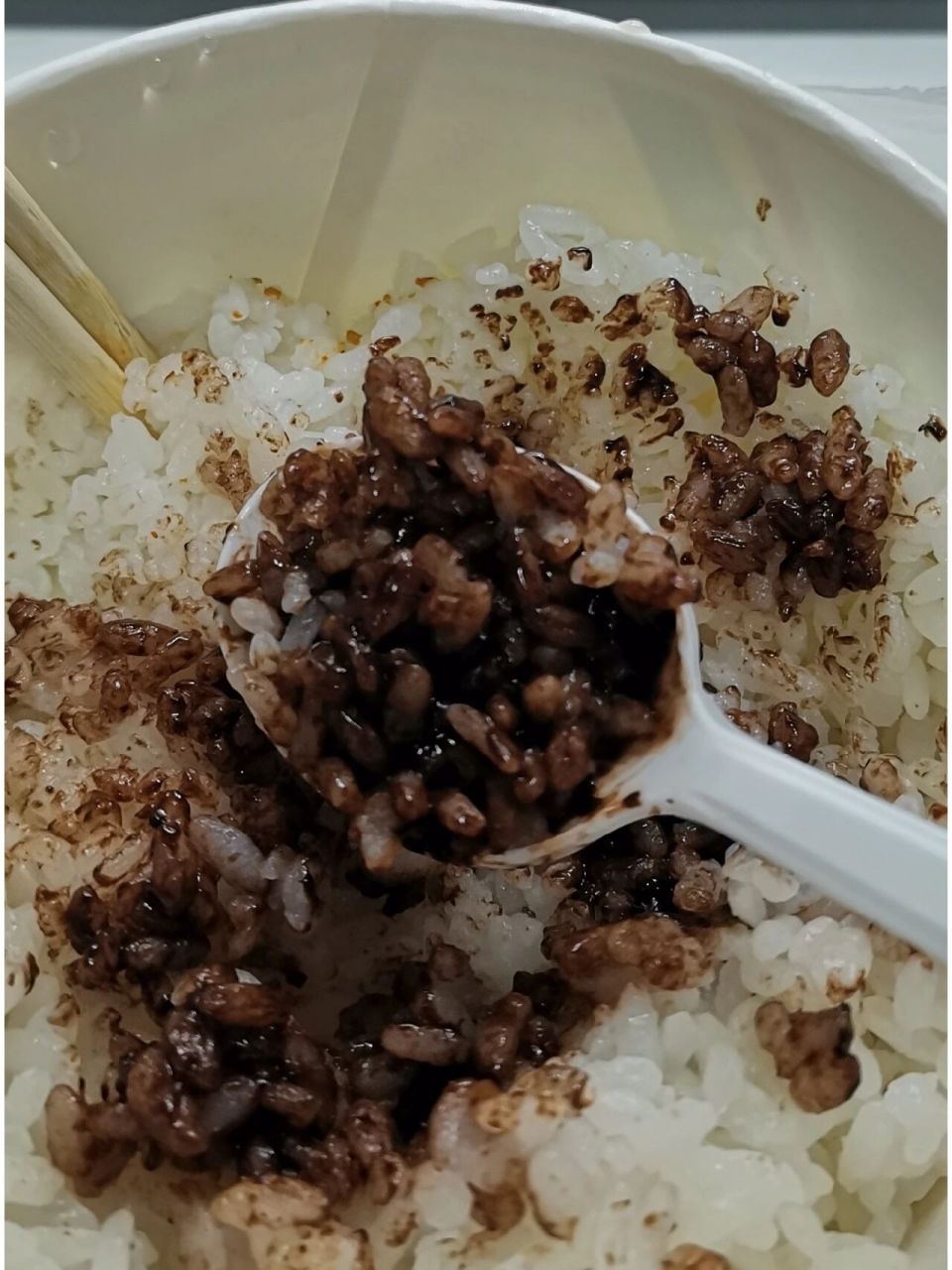 巧克力拌米饭我没开玩笑 真的很好吃!是巧克力蛋糕的味道