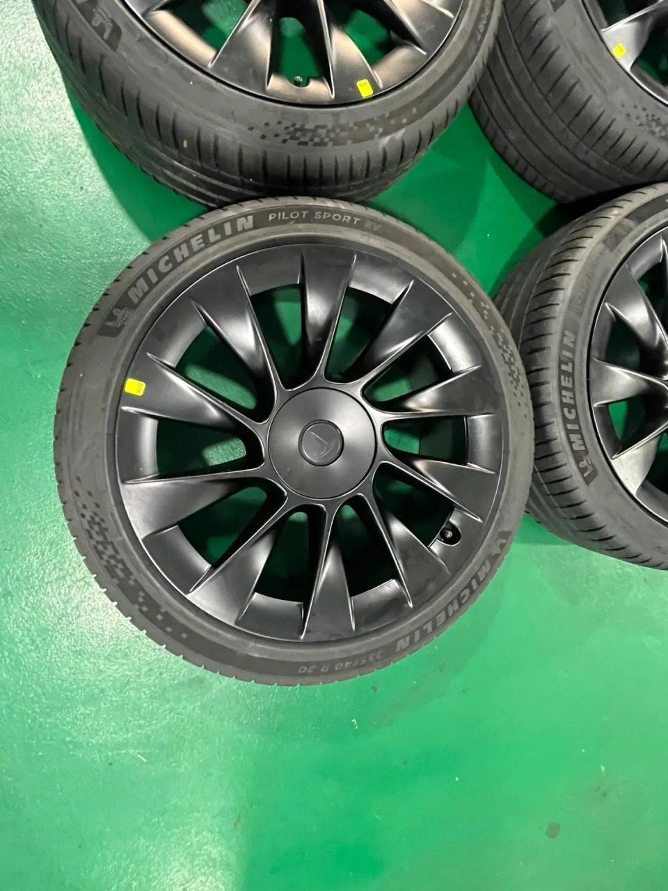 20寸特斯拉modely轮毂带轮胎一套.