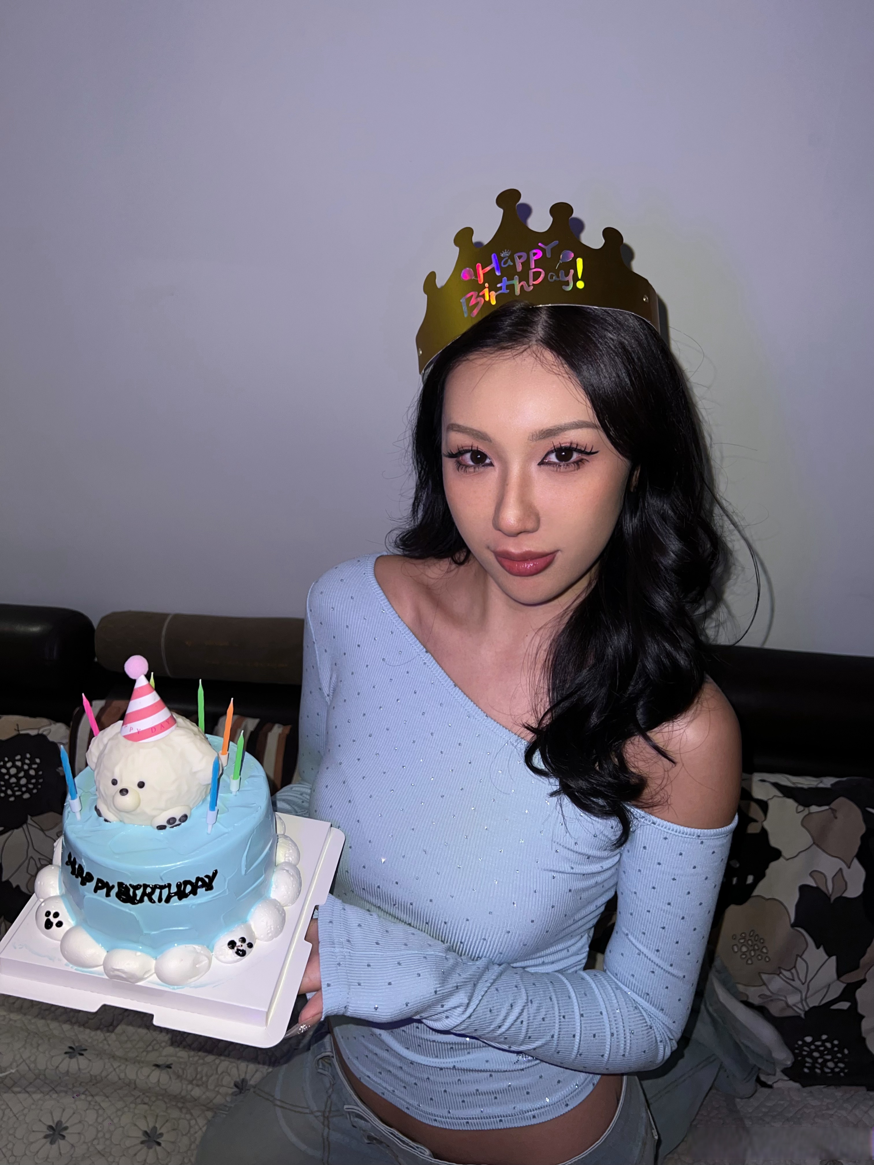 如今  已不再注重从前那般 渴望有人为我热烈的庆祝生日