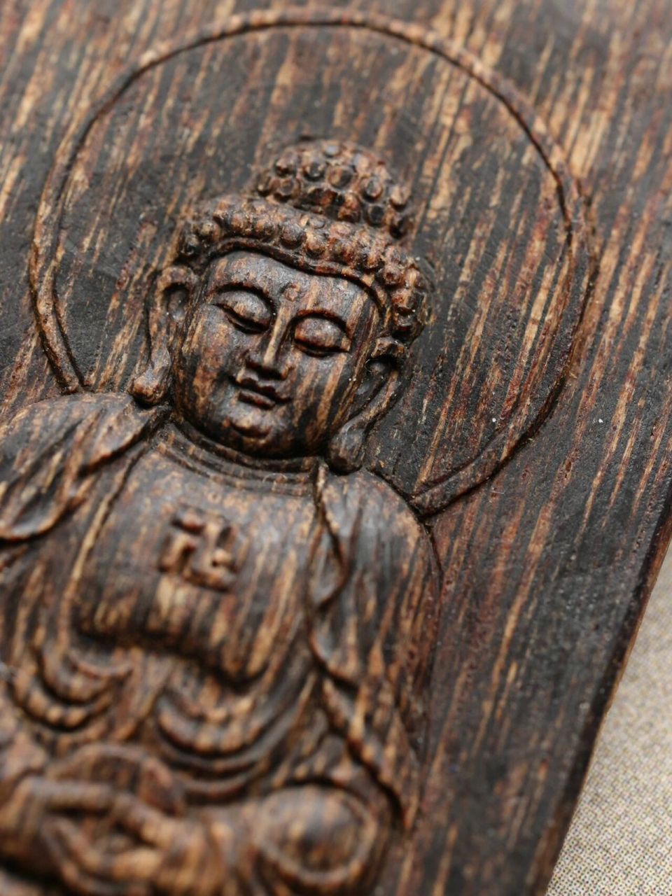 达拉干沉香"释迦牟尼" 沉水,乳香韵,释迦牟尼跏趺坐于莲花座上,面相