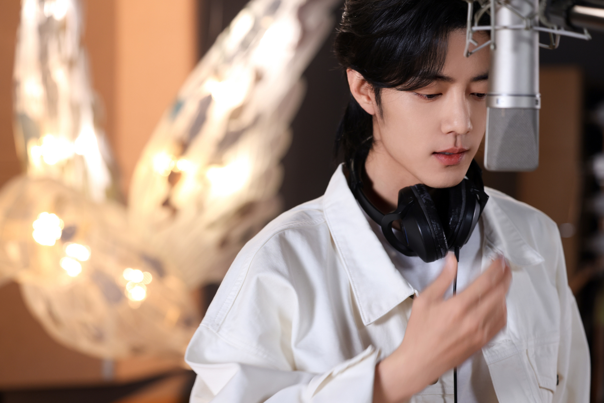 日常见肖战# 即将到来的2024年继续和x玖少年团肖战daytoy一起阅享