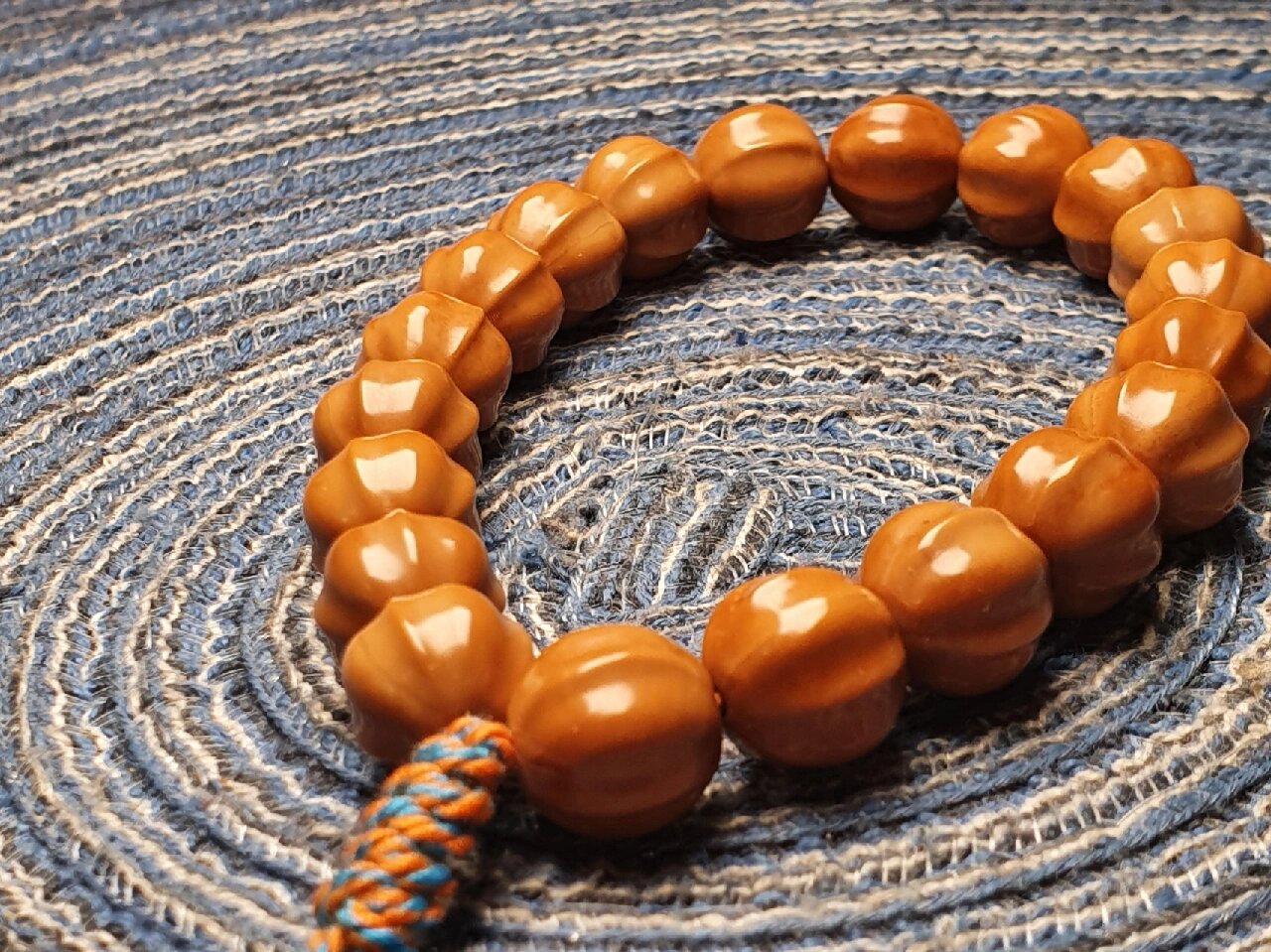 1286号猴头核桃雕刻鲨鱼鳍小手持,11mm,深清打底,直接上手盘玩皮质醇