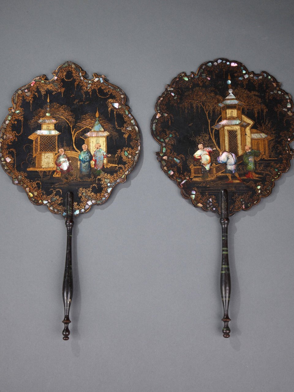 61 欧洲折扇 葡萄牙人从东方带回欧洲的扇子,很快便在欧洲流行起来