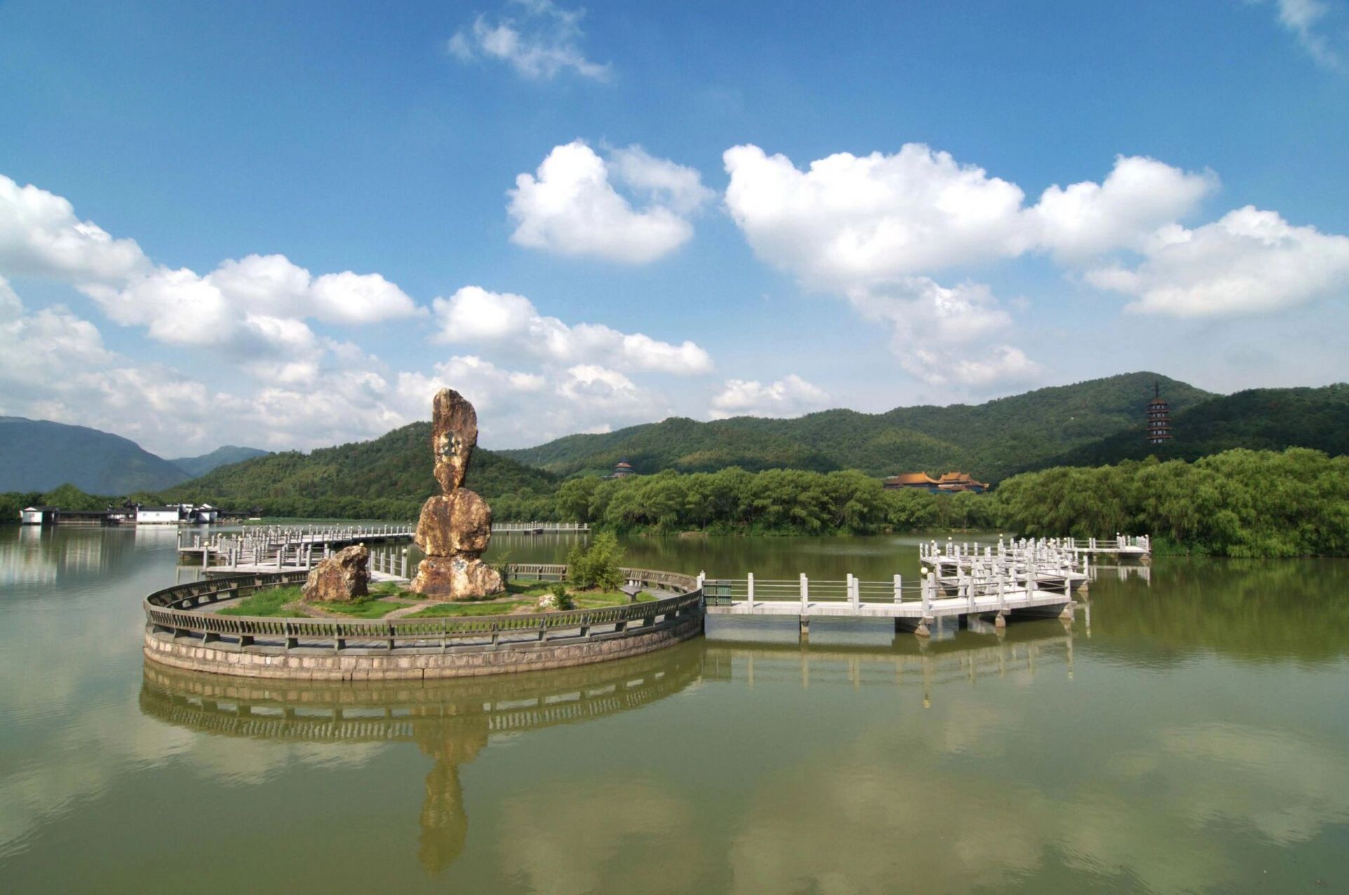 【家庭卡2023版新增景区】天下玉苑 天下玉苑景区(aaaa)位于浙江宁波