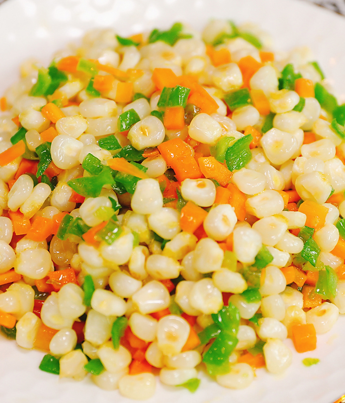 青椒炒玉米粒家常做法,清淡爽口,色彩鲜艳 青椒炒玉米粒不仅味道好