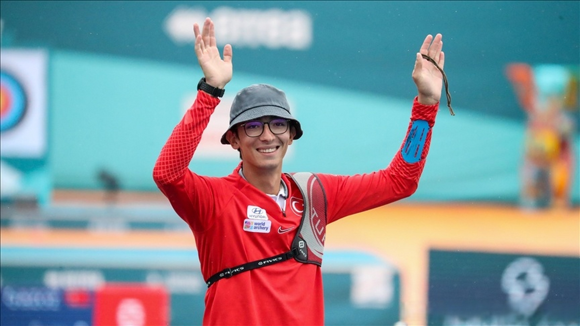 【土耳其射箭运动员加佐兹在2023年世界射箭锦标赛上夺得金牌】 周日
