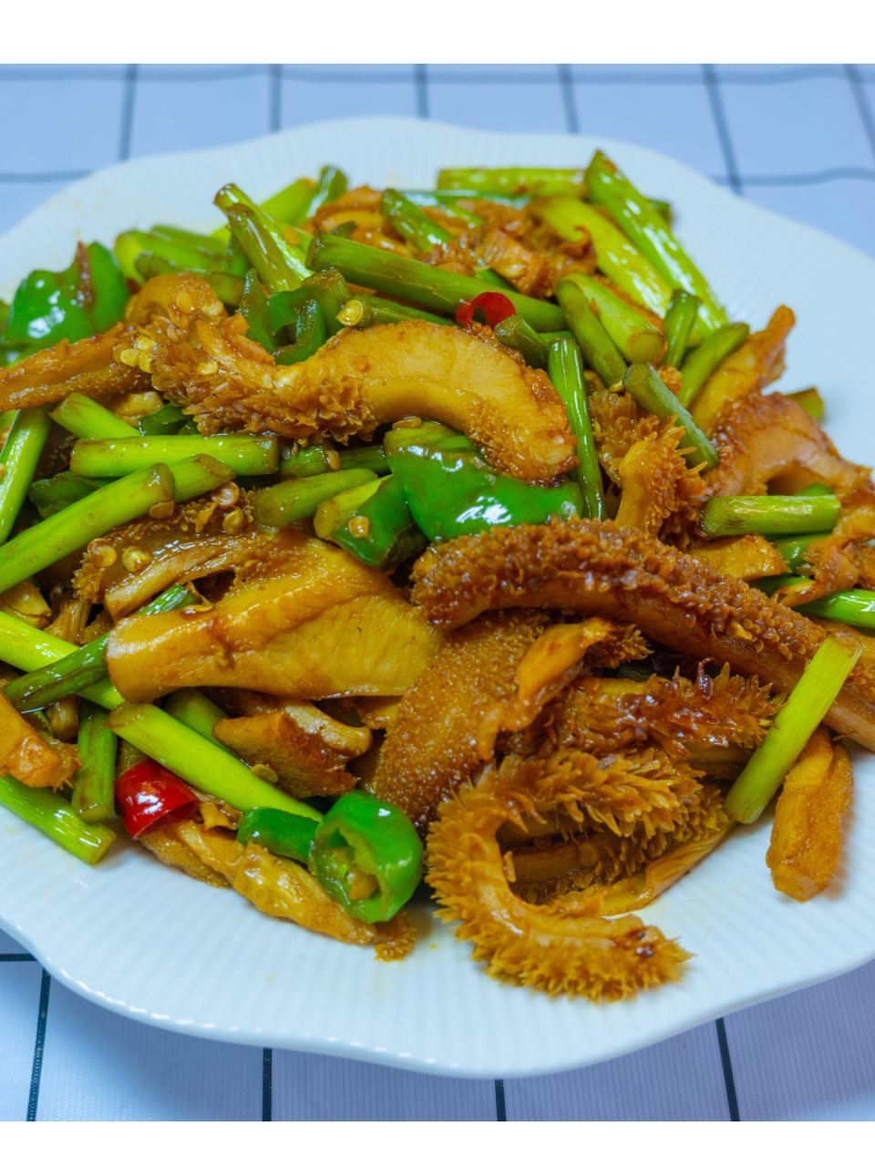 上班族带饭推荐:辣炒牛肚97   食材:牛肚 320g,蒜苔 300g,泡椒