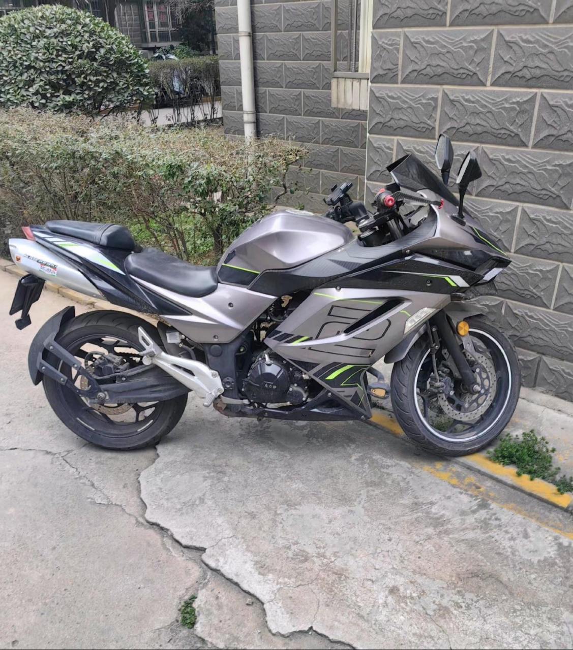 国货之光 个人1年的大力神摩托车双钢400cc水冷精品