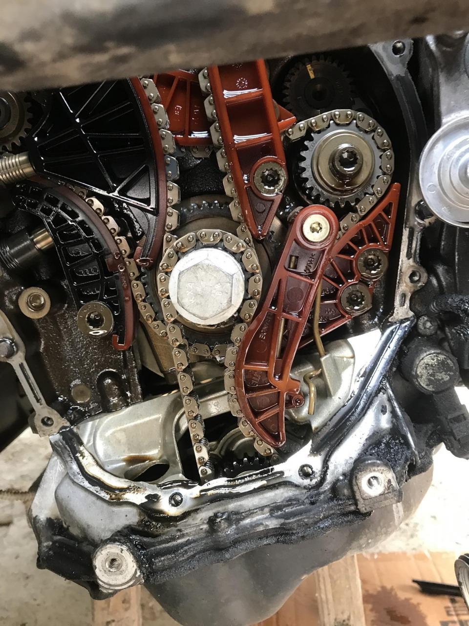 12年进口迈腾ea888二代,更换正时链条套件,凸轮轴过桥支架,电脑读取