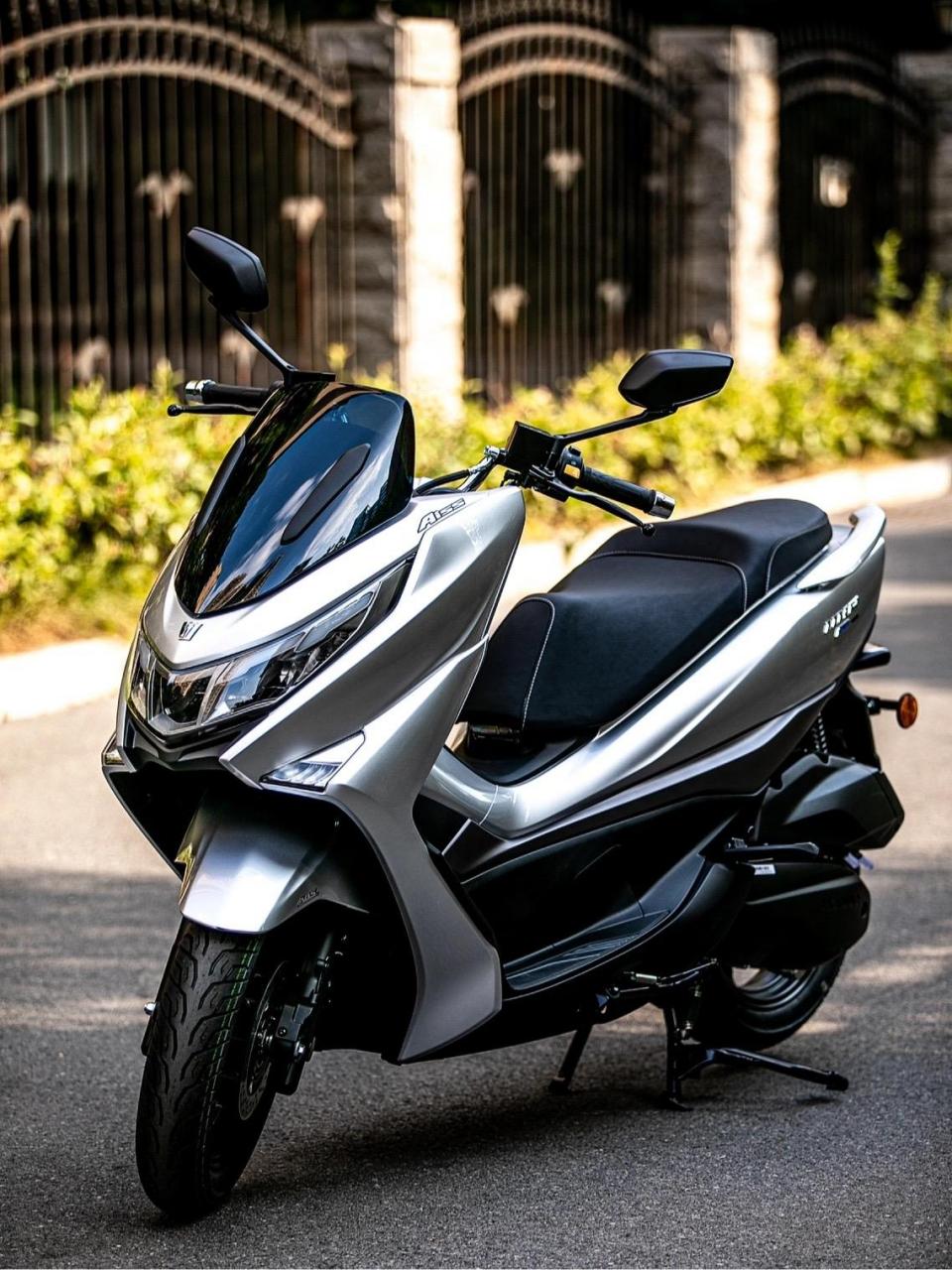 豪爵uhr150 一代神车 3月1号开始优惠1700