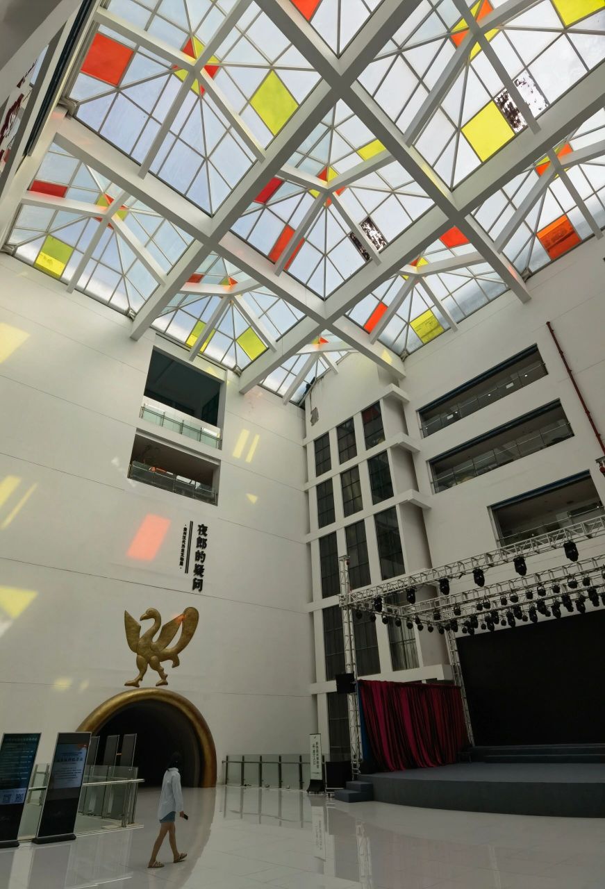 小而精 黔西南州博物馆,位于贵州省兴义市桔山广场州民族文化中心二楼