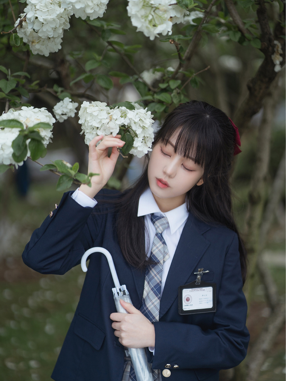 武汉的绣球开了 于是就拉上梨子拍了组jk 先发个预告～ 干干净净的也