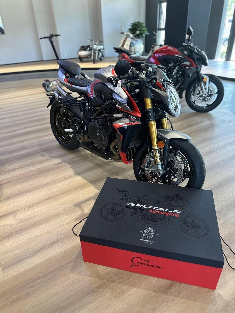 全新23款奥古斯塔 暴徒1000rr 纽博格林限量版,全球限量150台,中国
