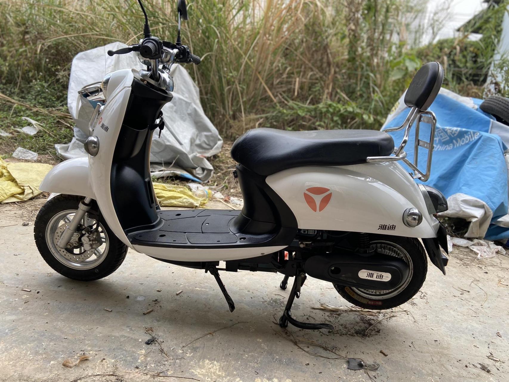 九月份雅迪小龟王 配备五个石墨烯电池 准新车状态看上的联系价格不贵