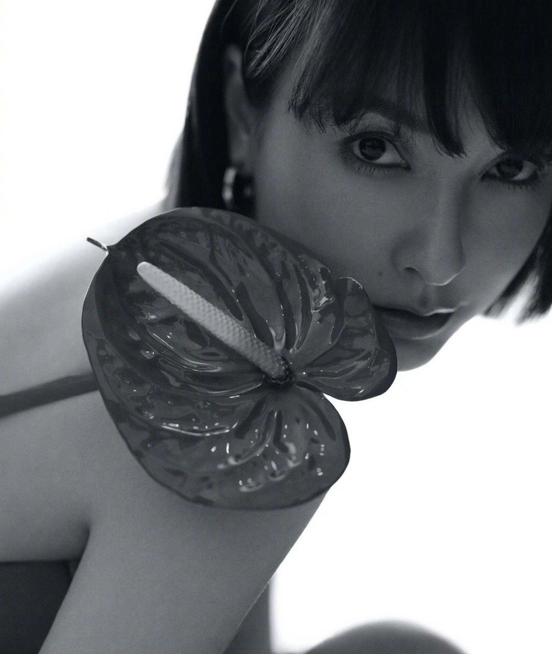 吴昕好久不见的短发#吴昕最新杂志大片,短发造型也太美了,真的很合适