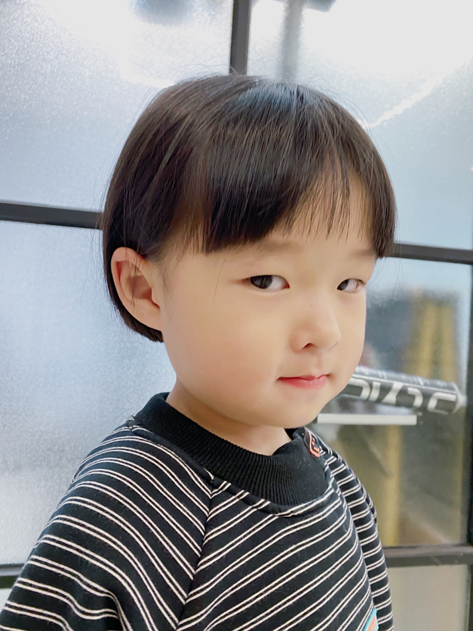 女童短发发型 闺女马上4岁了,头发从两个多月剃了光头后一直留到现在