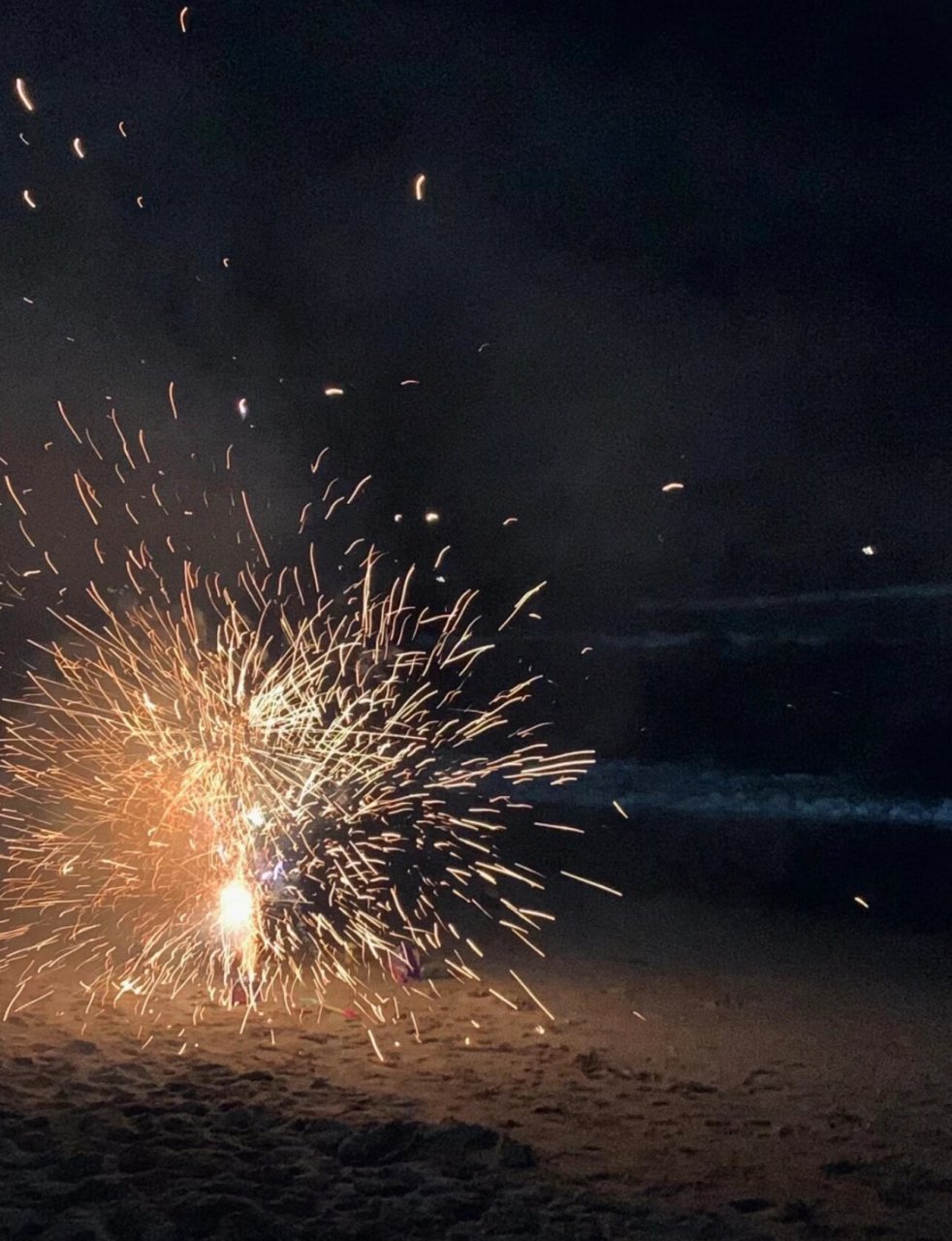 求广东那里海边可以放烟花和烧烤的? 球球球球 ! 急急急62bian