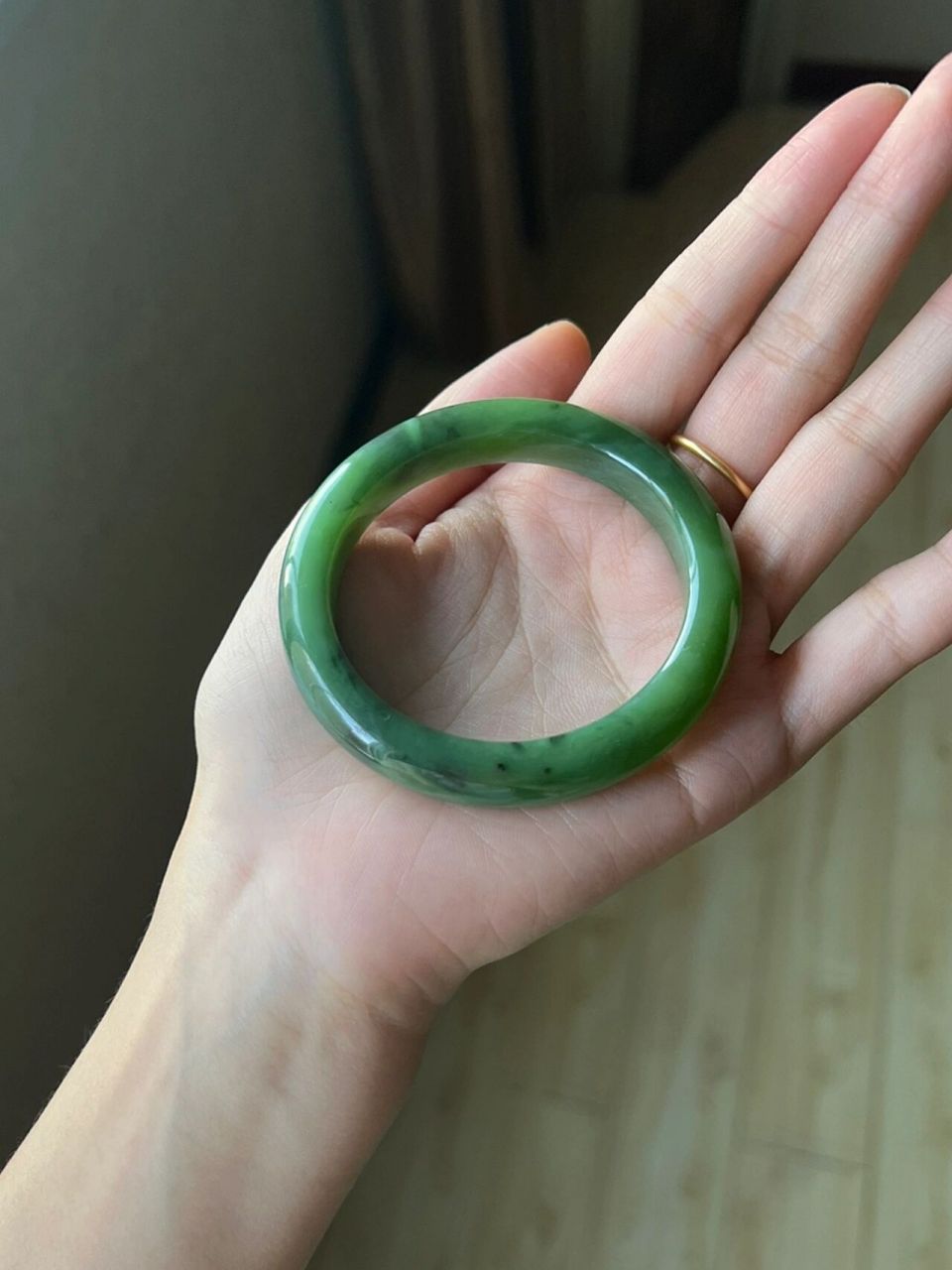 已出|和田玉猫眼碧玉手镯54圈口 果绿色猫眼碧玉,带猫猫一闪闪的的很