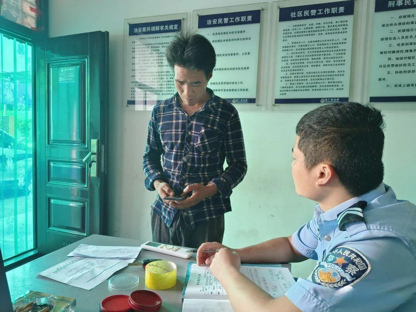 失而复得暖人心 8月2日下午,原阳县公安局官厂派出所民警成功帮助群众