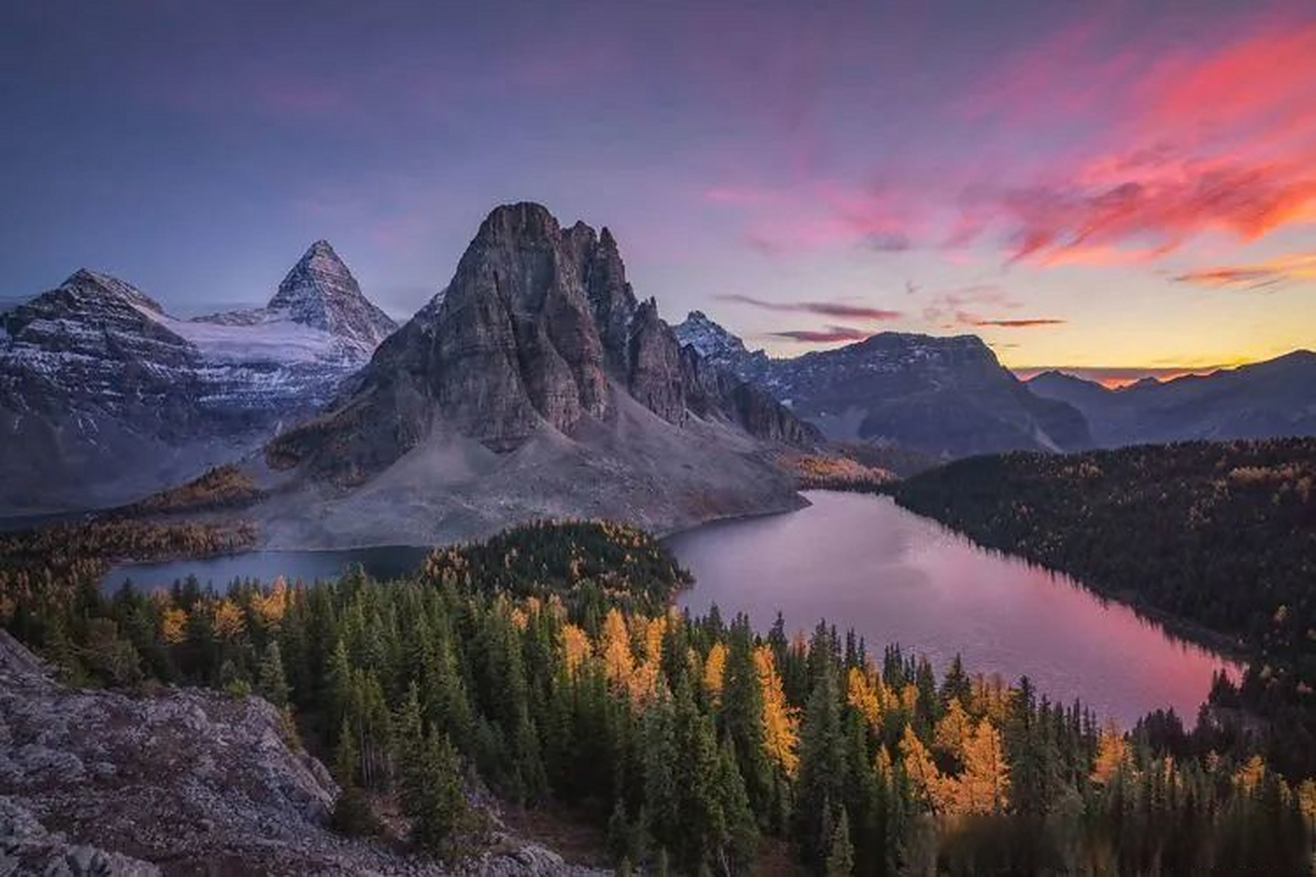 山地旅游# 落基山脉巍峨壮阔,绵延起伏,自北向南纵贯北美大陆,被澄