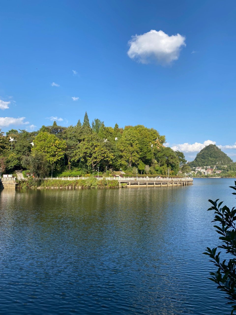 安顺市区宝藏景点:虹山湖公园/虹山公园 虹山公园,又叫虹山湖公园,是