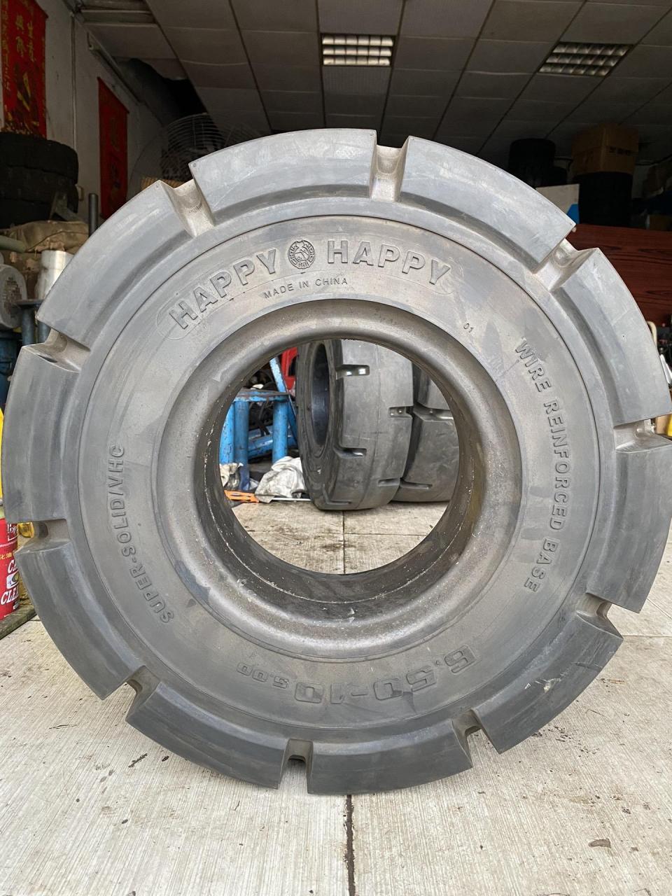 与美国波音747飞机同款橡胶实心轮胎,国际大品牌happy双喜公司制造,比