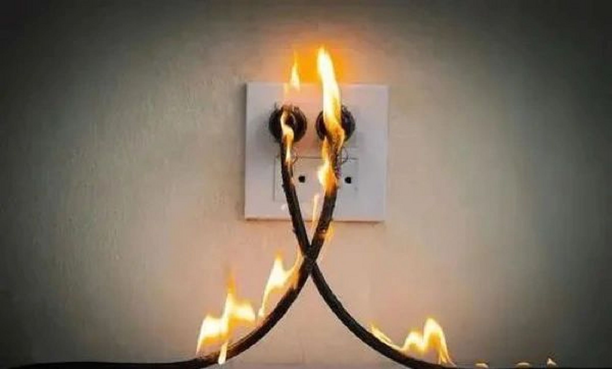 家里突然起火怎么办 国庆快要到了,在家休息的时候,安全意识不能丢