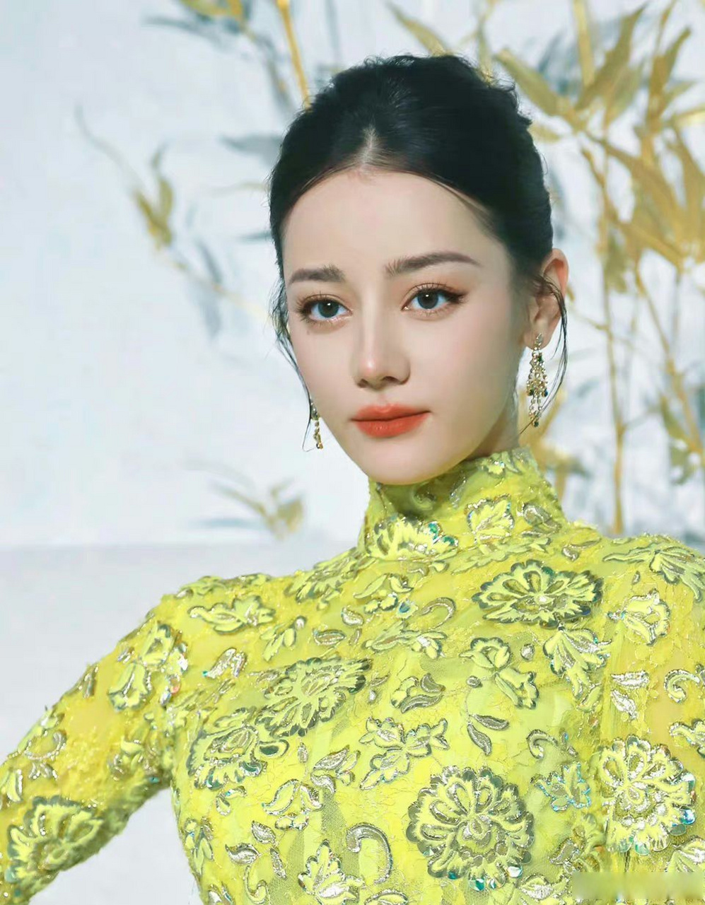 有多少女明星能够hold住贴头皮造型啊,迪丽热巴这张脸好伟大.