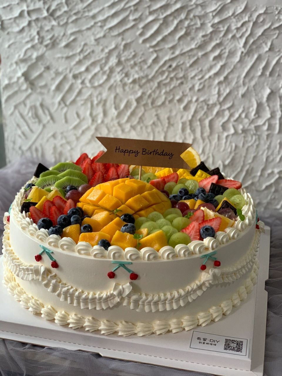 14寸巨无霸水果蛋糕 女生表示单手领不动的那种.