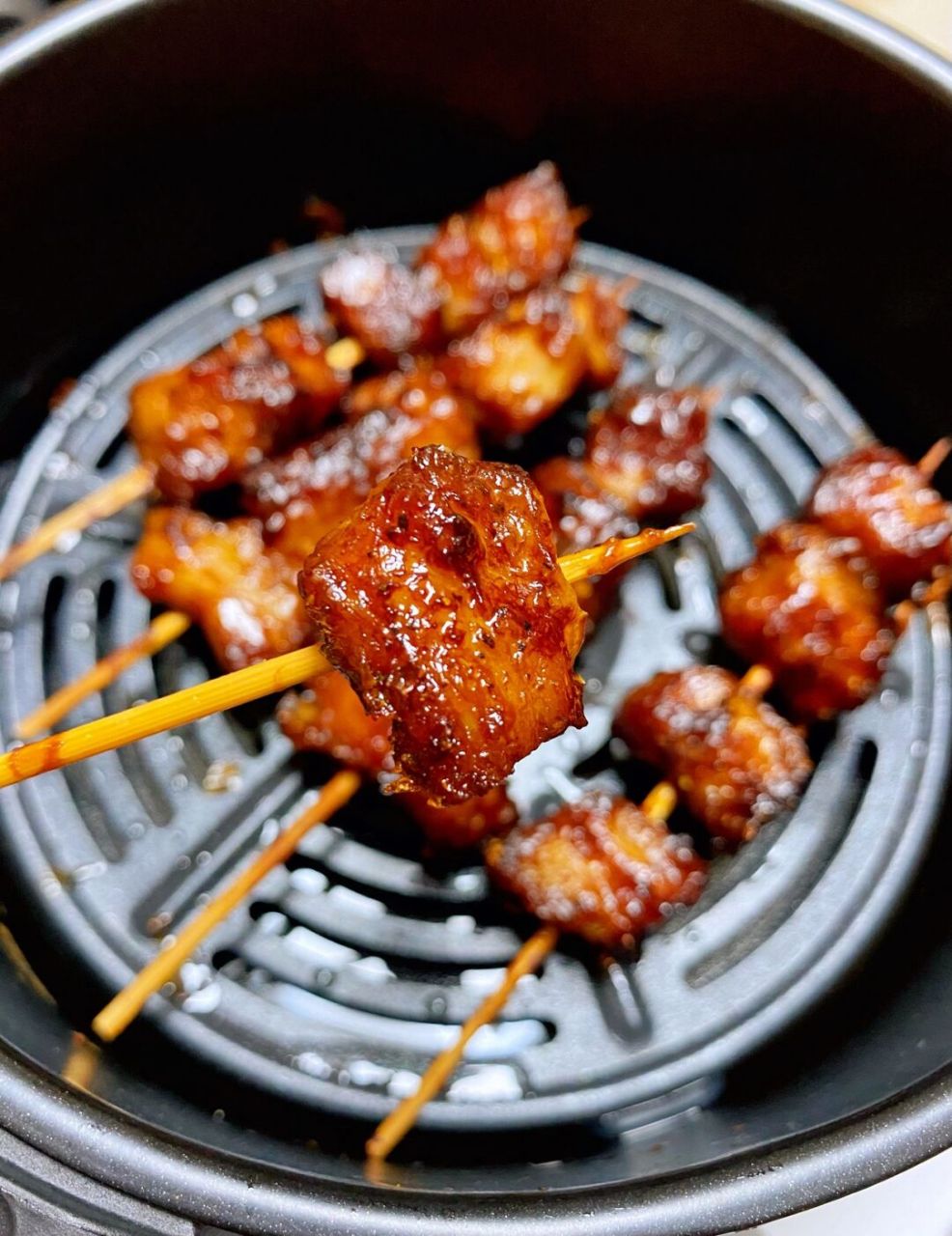 9696刚好最近去逛菜市,看到猪肉摊有卖猪颈肉的,果断给它拿下,才