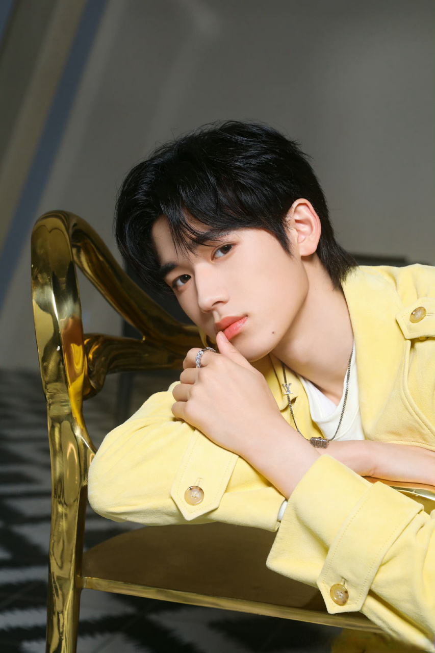 宋亚轩谐音梗笑blue齿# 宋亚轩好可爱 ,果真是z时代少年了,谐音梗是