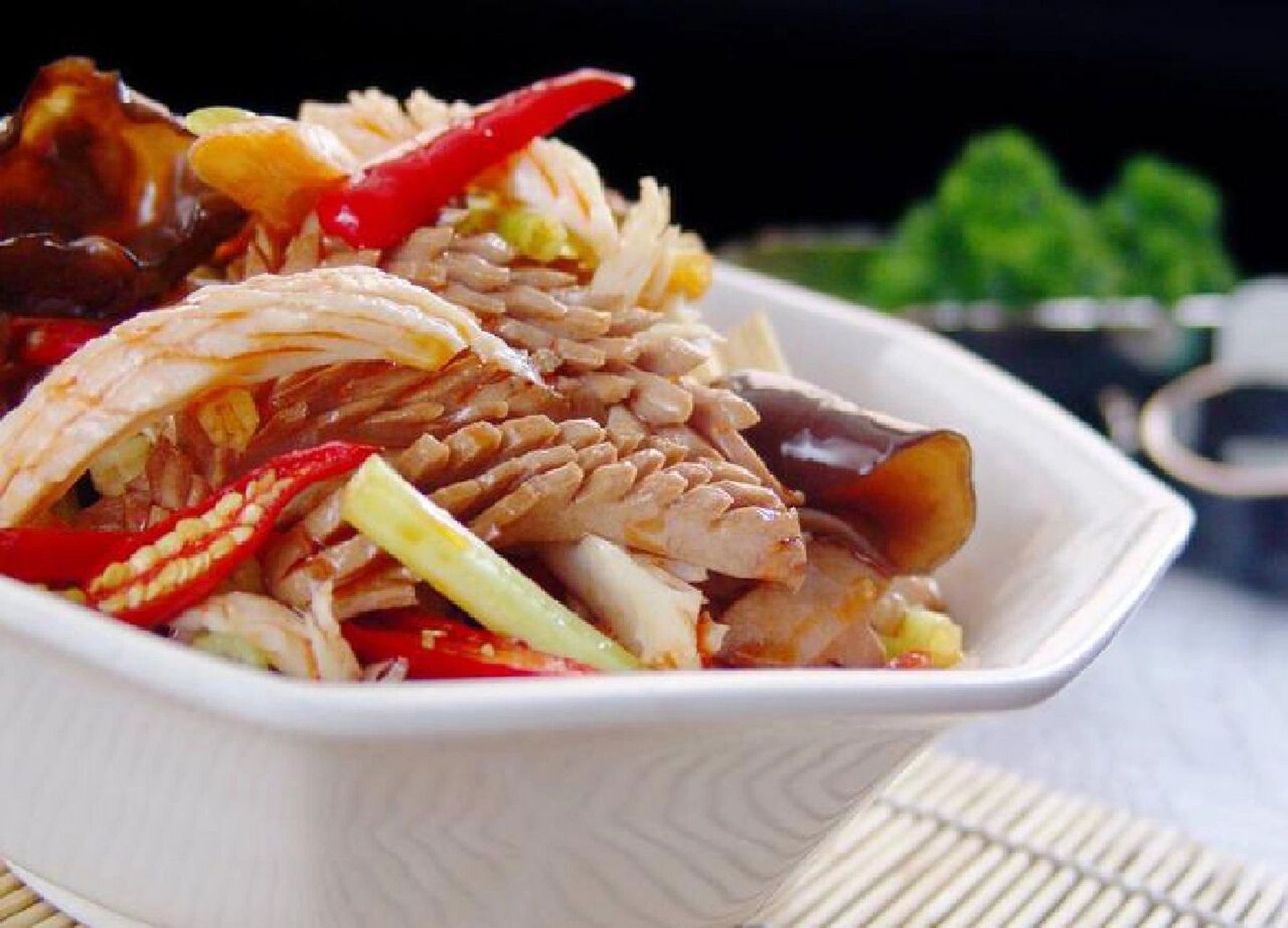 经典鲁菜油爆双脆 鲁菜正宗的油爆双脆做法极难,对火候的要求极为苛刻