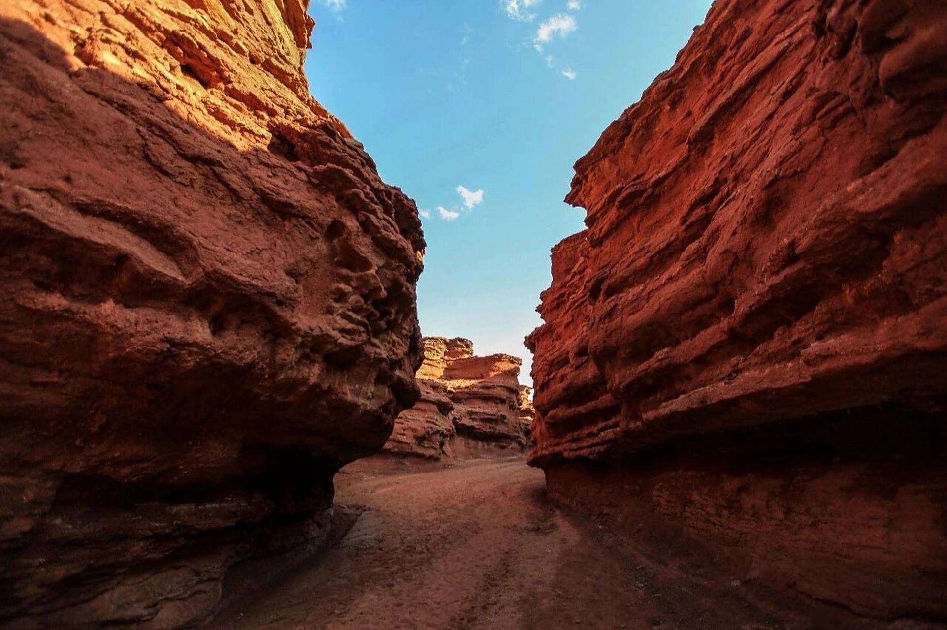 攻略|秘境阿拉善,西部梦幻峡谷 梦幻大峡谷位于阿拉善左旗 敖伦布拉格