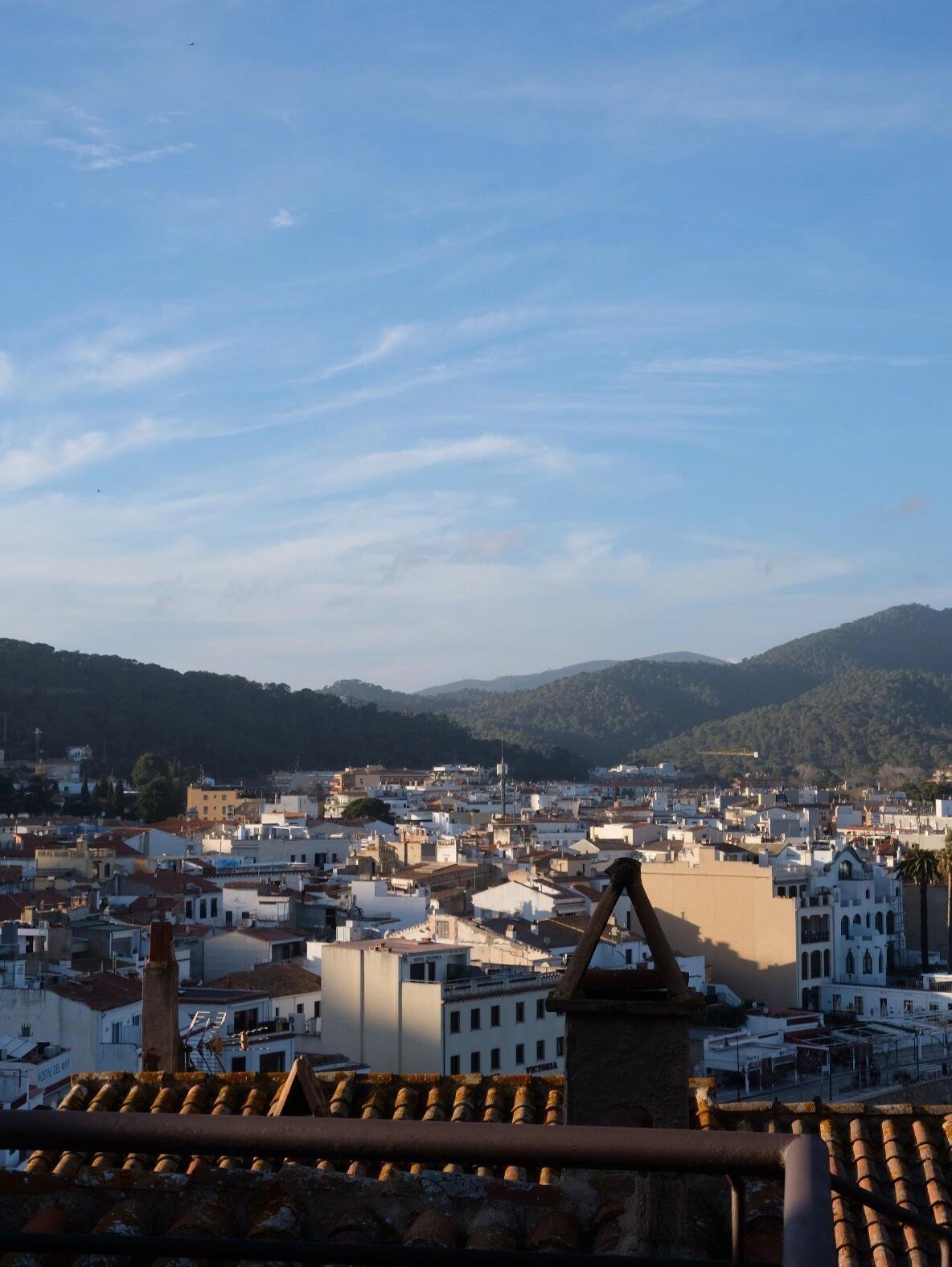 5h的小镇tossa de mar 《蓝色大海的传说》取景地 2月淡季