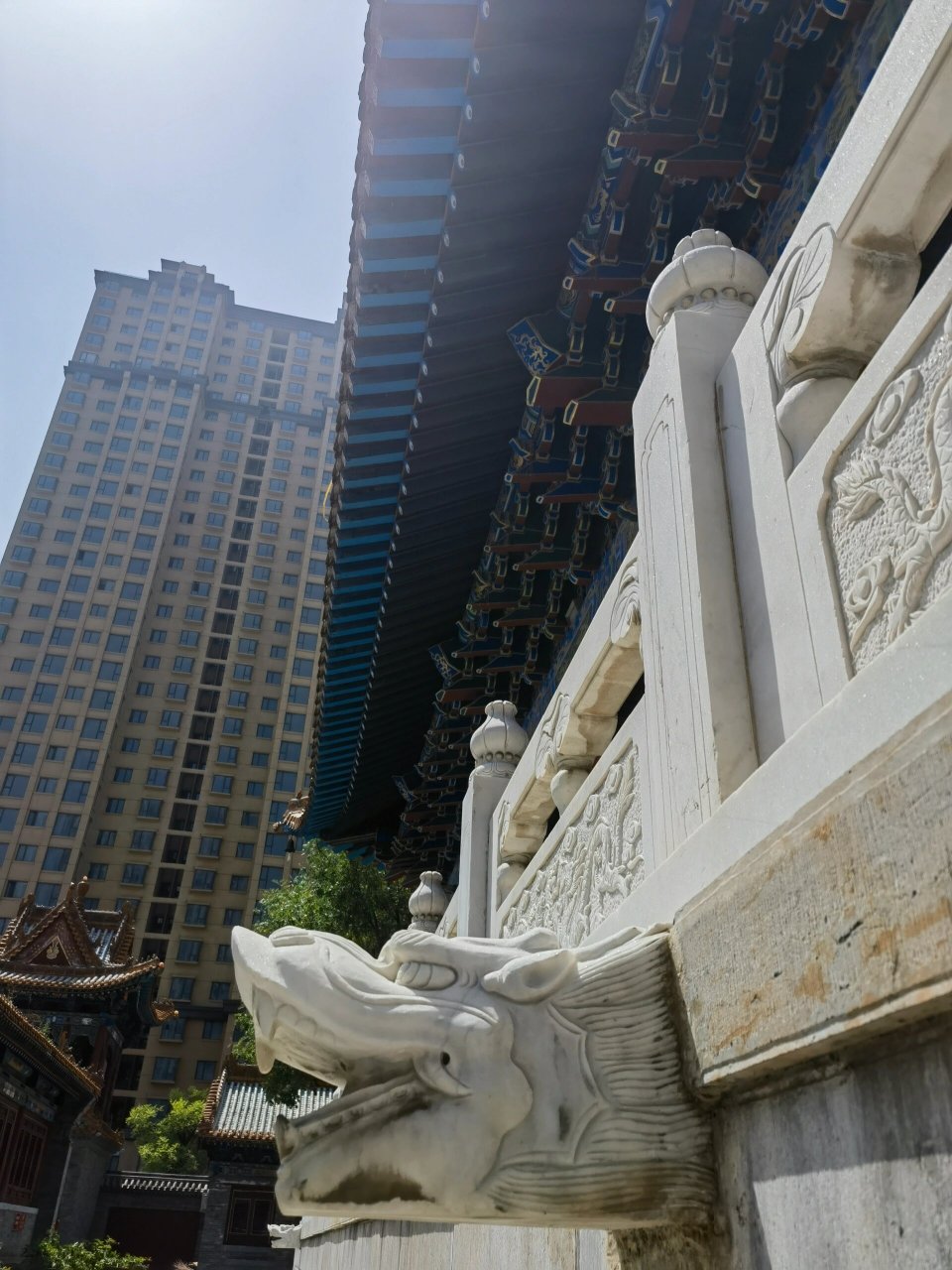 闹市中的太原龙华寺 龙华寺 创建于北齐时期,历经1500余年的历史,是