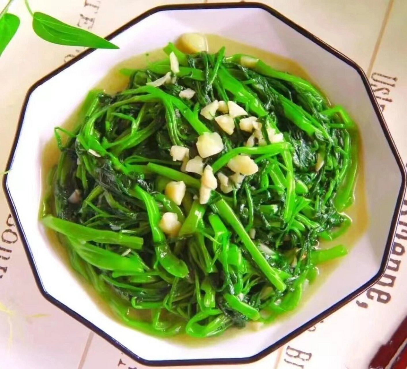 备孕经验分享,我备孕期间吃的碱性食谱 一,蒜蓉红薯叶 准备食材:红薯
