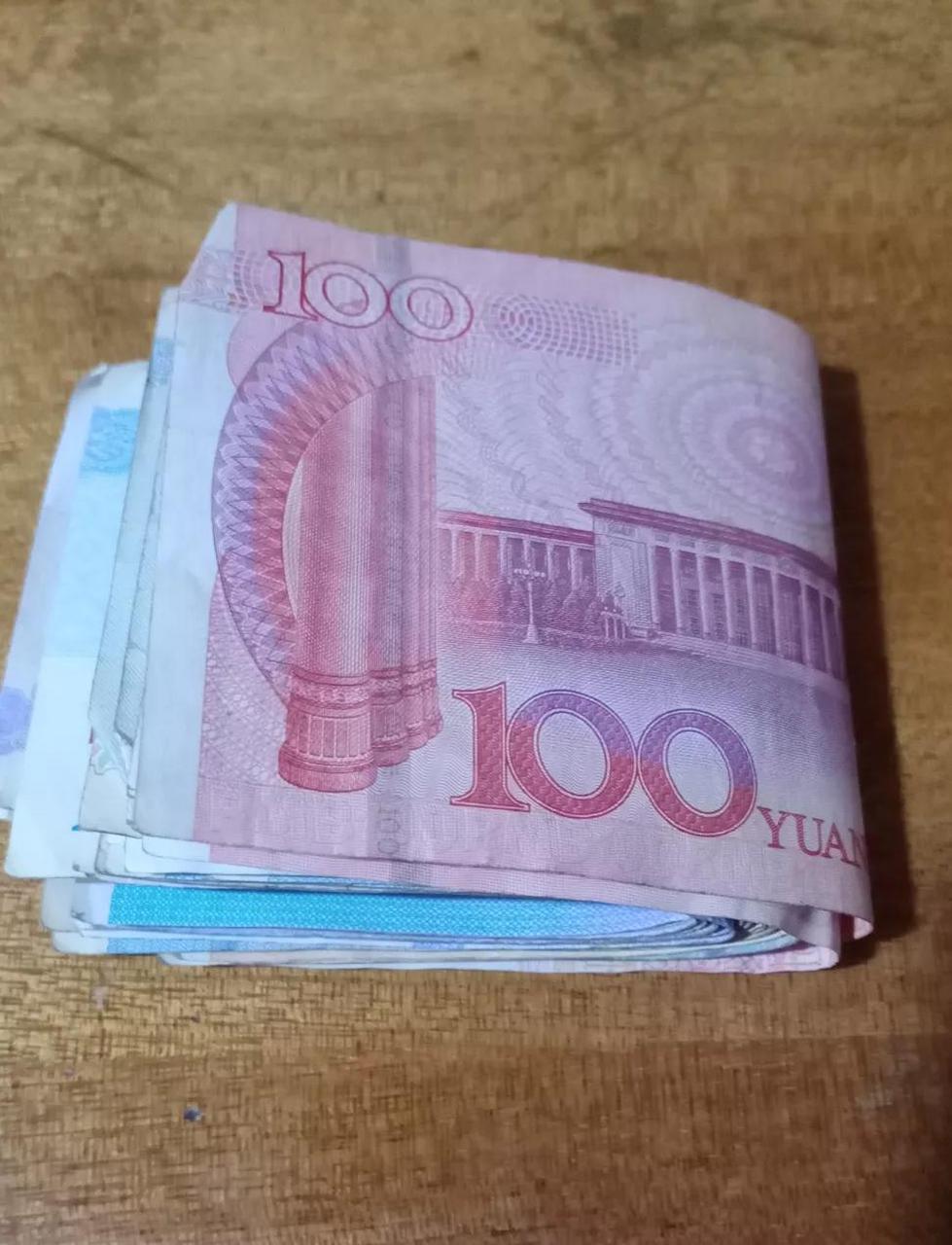 我竟然捡到了一叠钱! 老公说:"水龙头的水变小了,是不是要停水了.