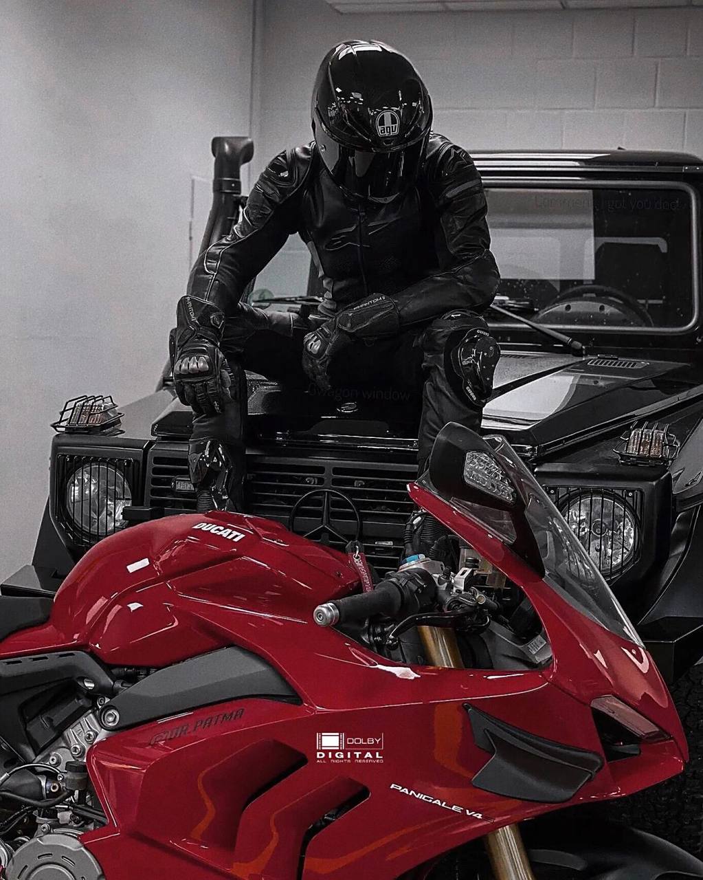 机车高清壁纸 早点睡,没人知道你凌晨两三点的心事