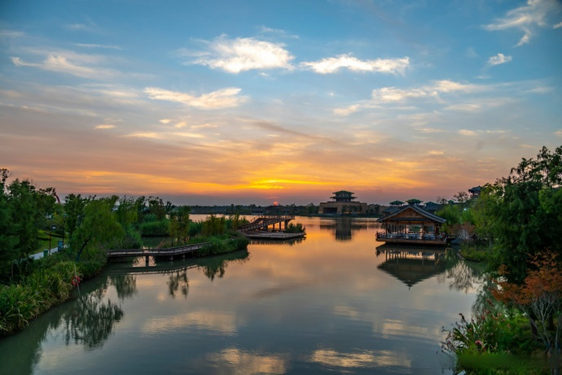 钟情湖北好玩一夏# 在沔阳小镇,送给你n种色彩的霞光满天.